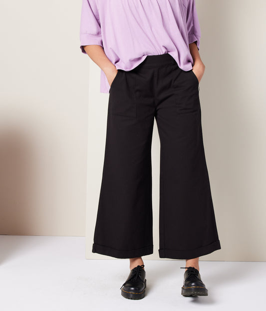 Billie Pant, Black