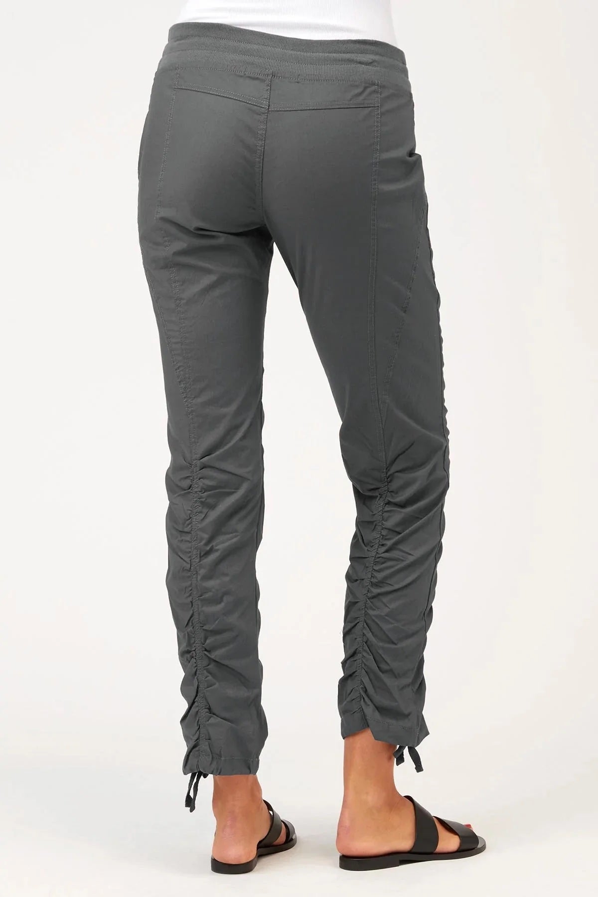 Jules Pant, Charcoal